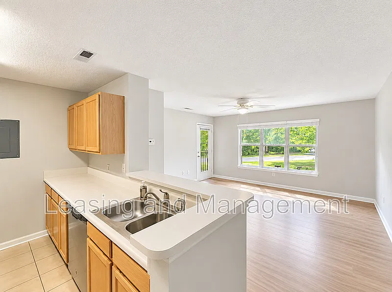 1 bed, 1.0 bath, 591 sqft, $1,950 — Photo 4