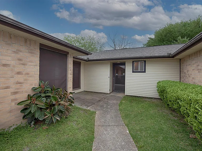 2513 Harpers Ferry Dr — Photo 5