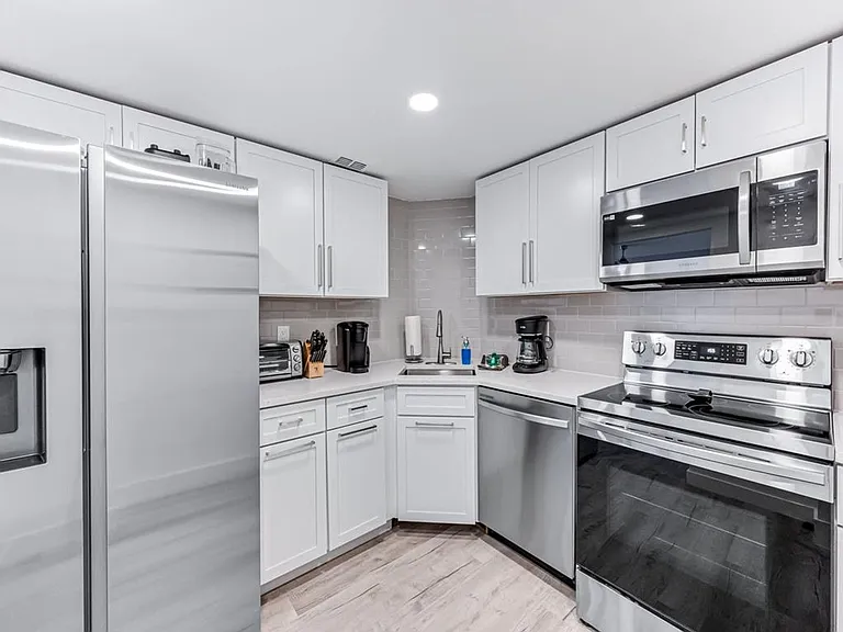 380 Seaview Ct #207 — Photo 7