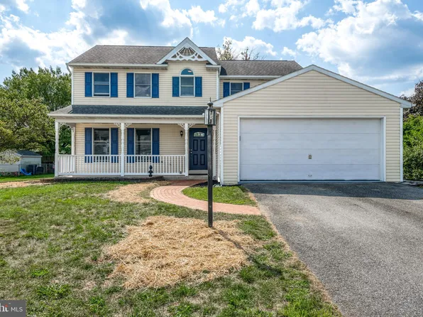 136 Foxbury Dr, Elizabethtown, PA 17022