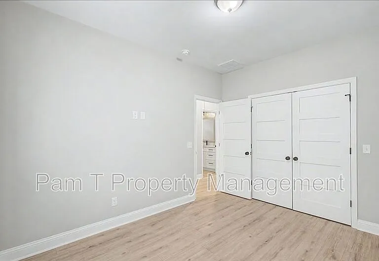 1019 W 35th St #B — Photo 14