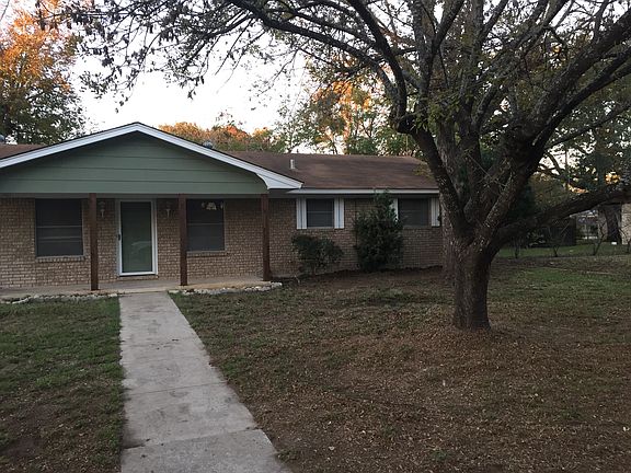 3rd image of 916 Hillcrest Dr