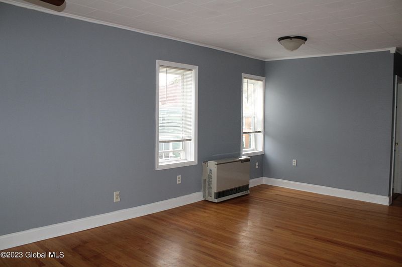 4th image of 18 Munro Court
