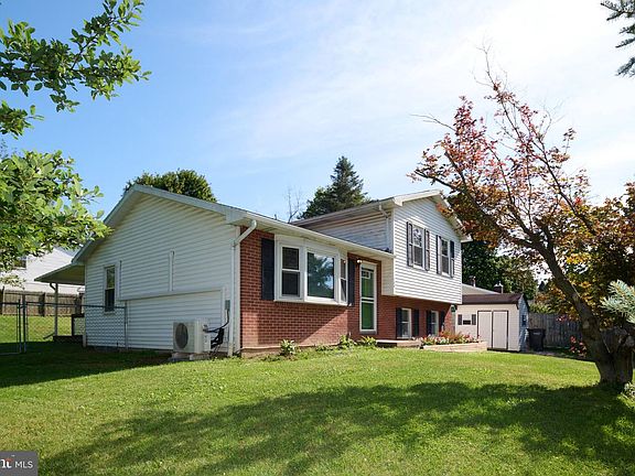 4th image of 136 Creekside Dr