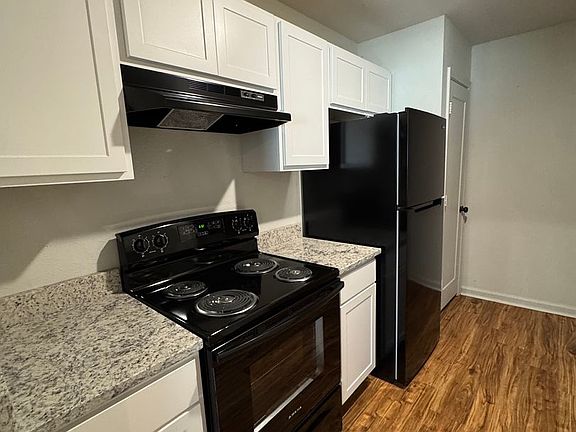 4th image of 525 Plaza Ave