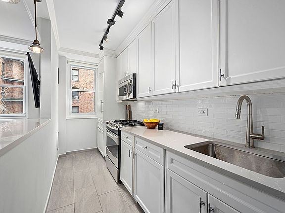3rd image of 63 E 9th St APT 4R