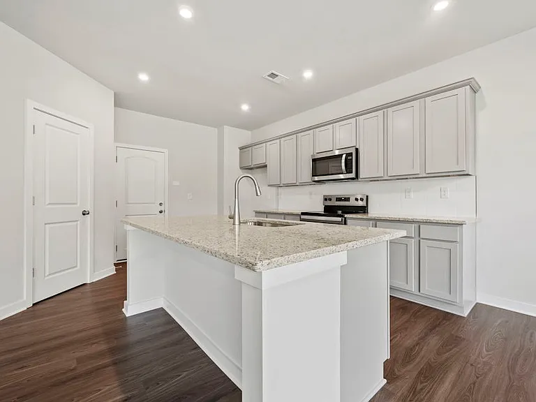 2317 Blue Sky Meadows Dr — Photo 6