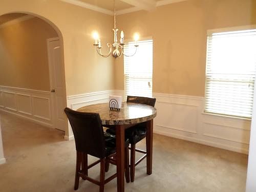 3rd image of 513 Lory Ln