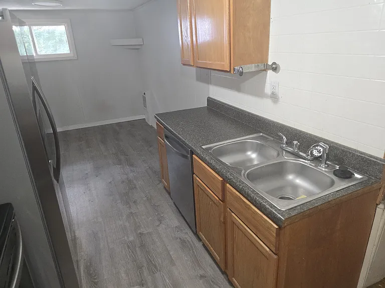 209 Burch St — Photo 4