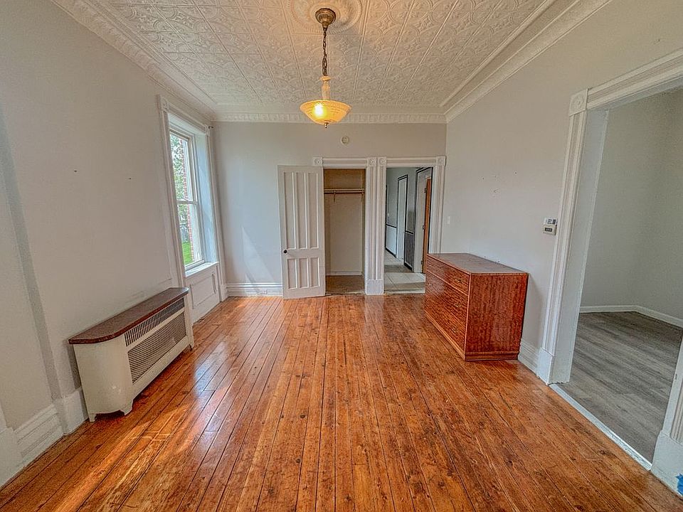 2nd image of 2325 4th Ave #1