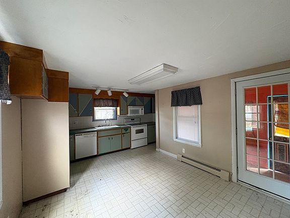 2nd image of 18 Alger Ave