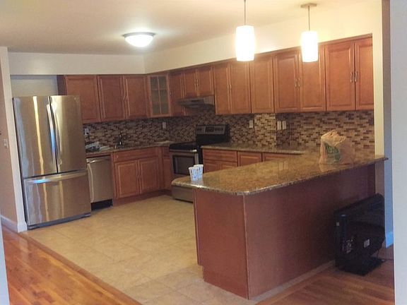 4th image of 2123 43rd St #2
