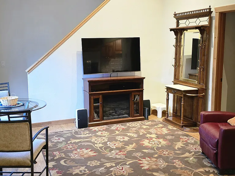 220 Pinewood Ln #B — Photo 3