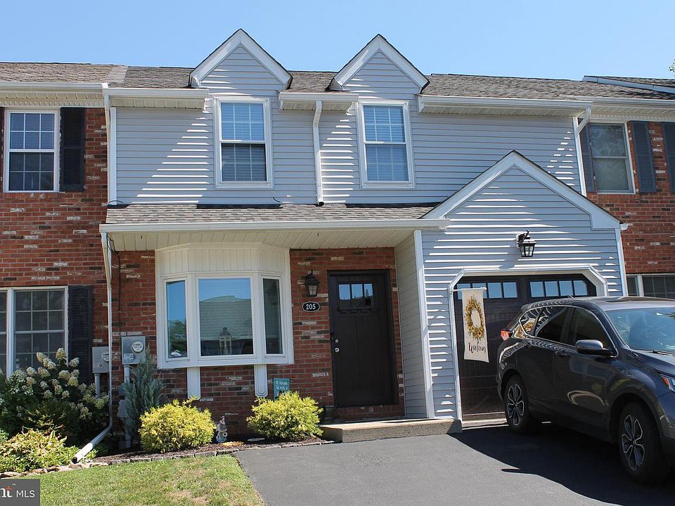 1st image of 205 Village Walk Dr