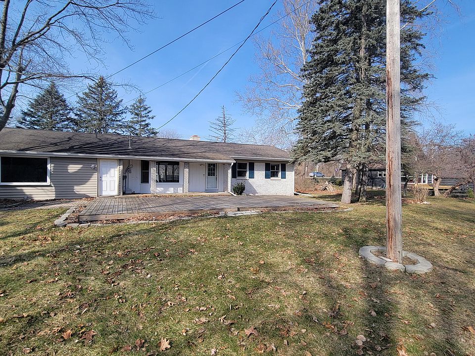 1st image of 34472 Edgewater Dr