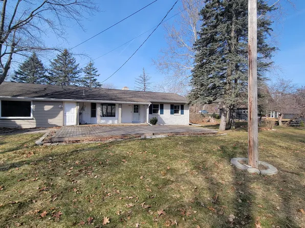 34472 Edgewater Dr, Paw Paw, MI 49079
