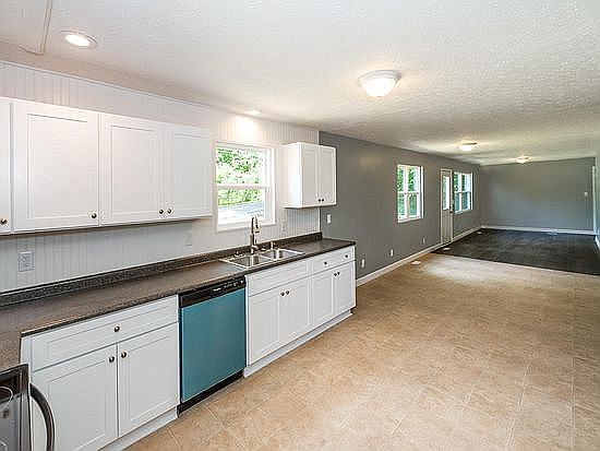 3rd image of 158 Oak Dr