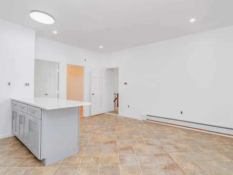 147 Avenue E #3 — Photo 4