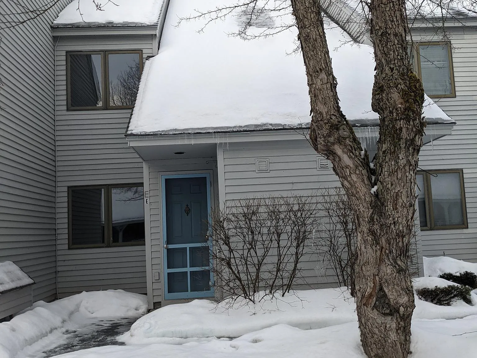 2 bed, 1.5 bath, 1024 sqft, $2,400 — Photo 1