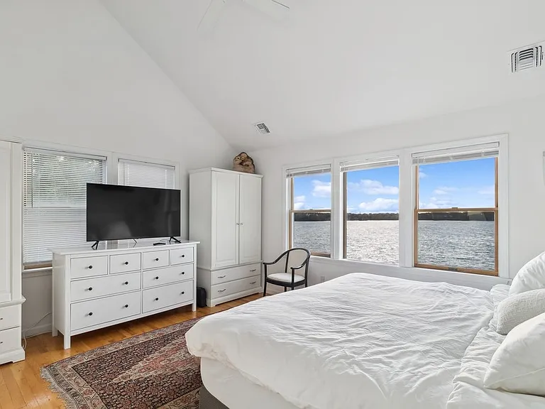 102 Mill Pond Ln — Photo 16