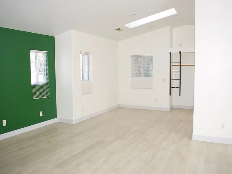 249 S 33rd St — Photo 12
