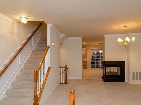 3rd image of 310 Garden View Sq