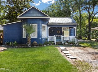 610 General Pershing Ave, Ocean Springs, MS 39564