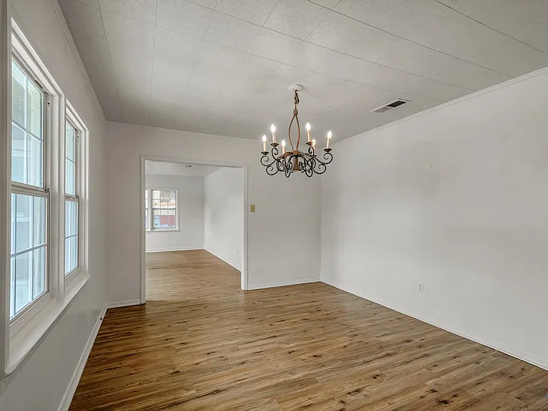 609 Storey Ave — Photo 11