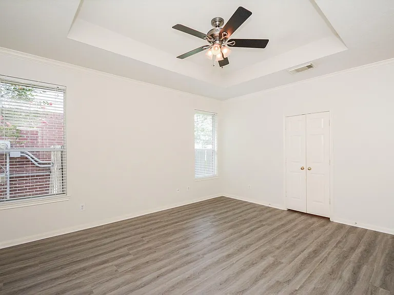 918 Tennyson Dr — Photo 16