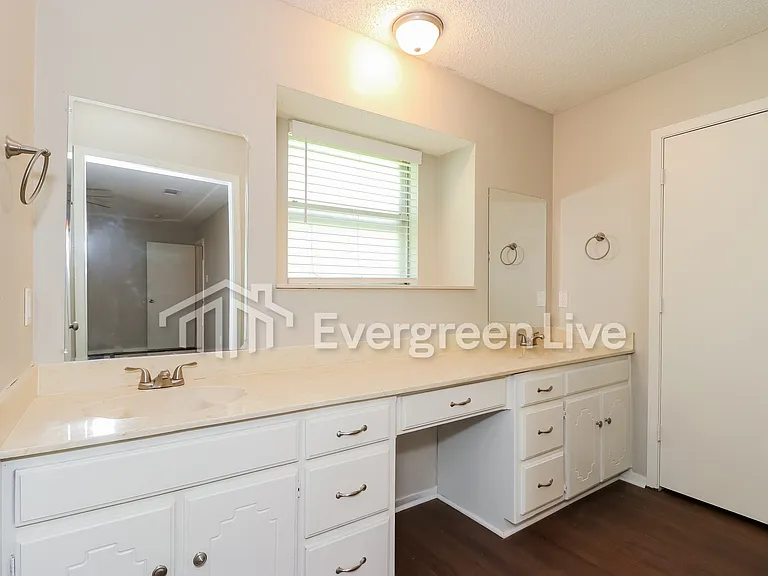 2417 Meadow Vw — Photo 15