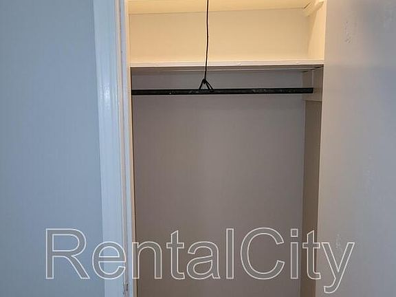 5th image of 1002 Hillcrest Ave APT 6