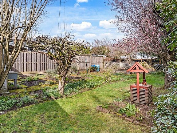 3rd image of 44653 Keith Wilson Rd