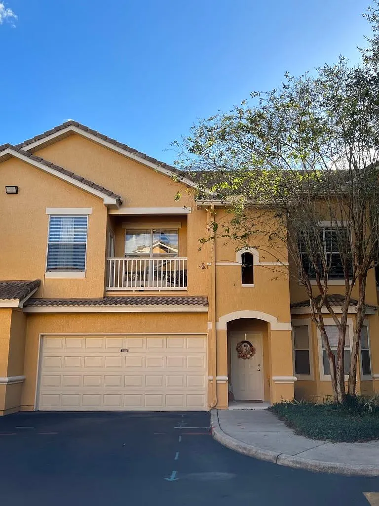 2 bed, 1352 sqft, $1,995 — Photo 1