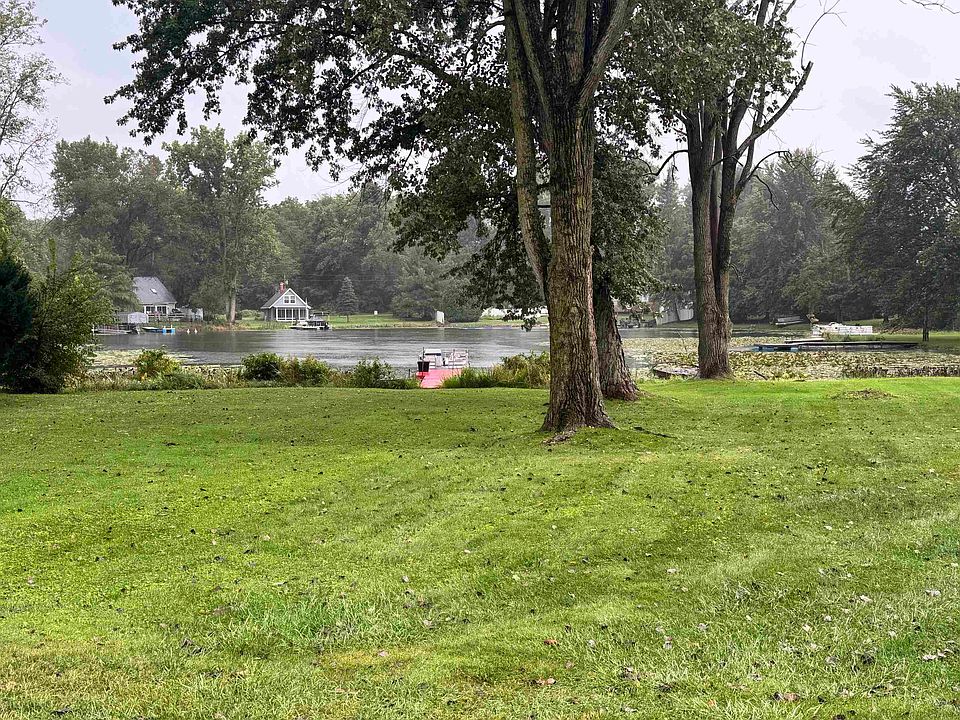 2nd image of S Circle Dr E