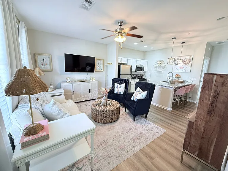 209 Town Center Dr — Photo 2