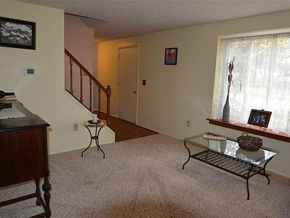 3rd image of 4284 Hanover Dr