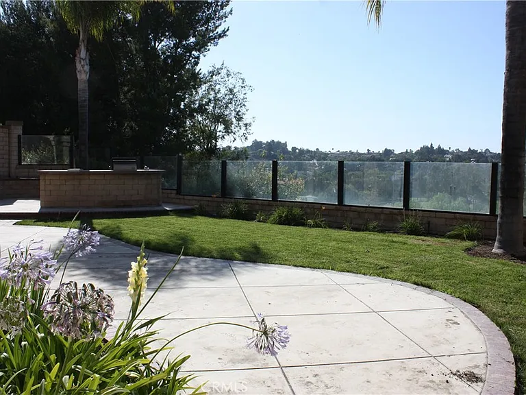 11 Paloma Dr — Photo 18