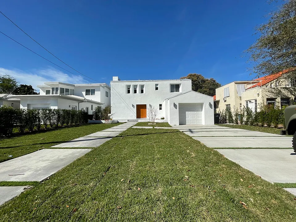 3166 Royal Palm Ave