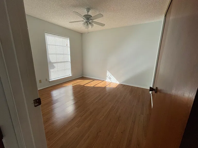 4911 Arbor Ridge Dr — Photo 4