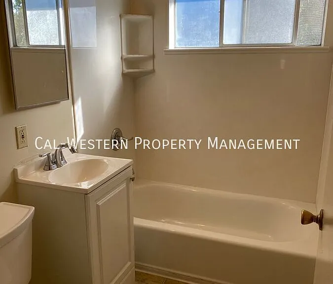 165 E Reed St #5 — Photo 6