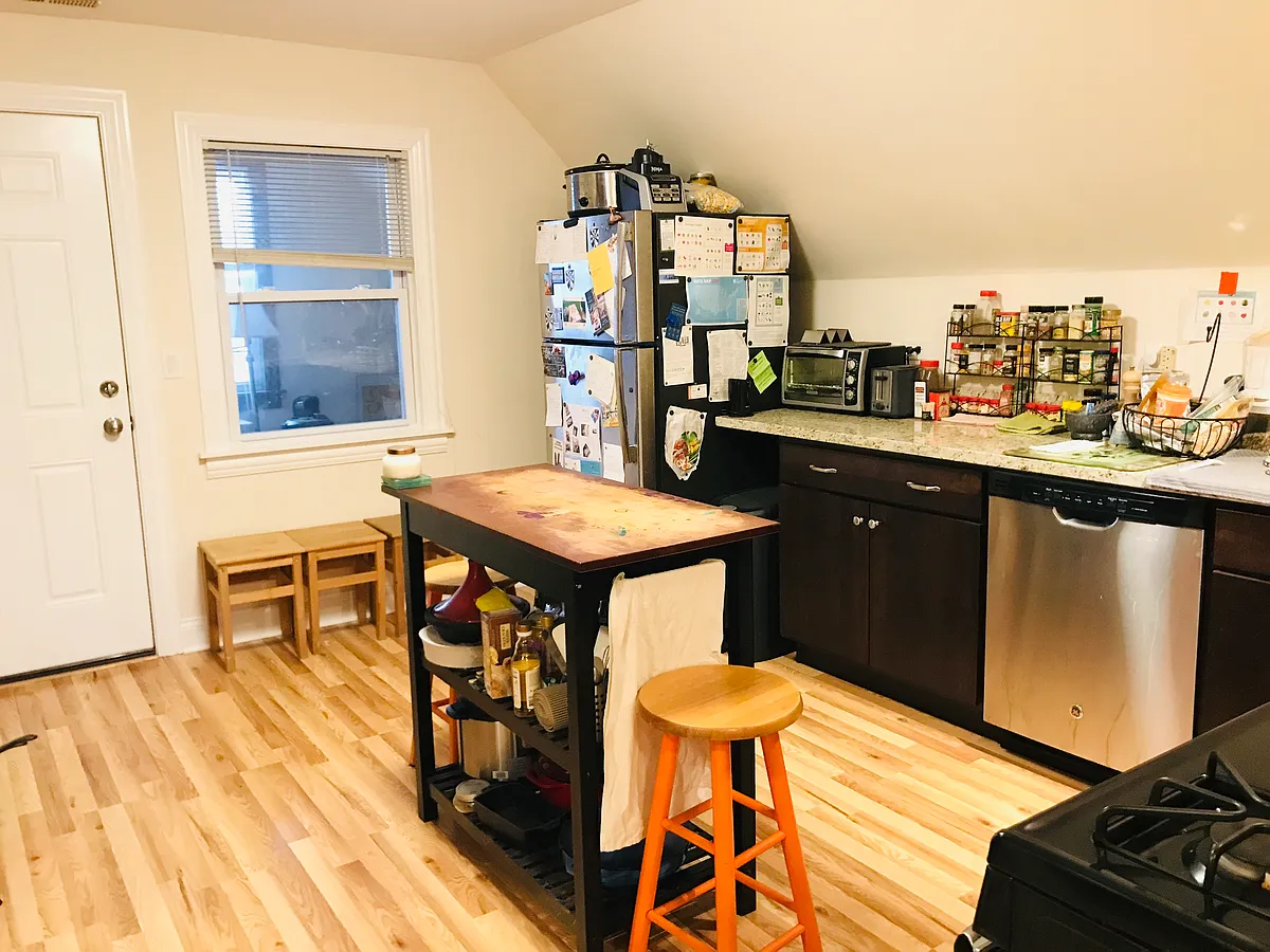 Building Photo - 3804 W Diversey Ave #2