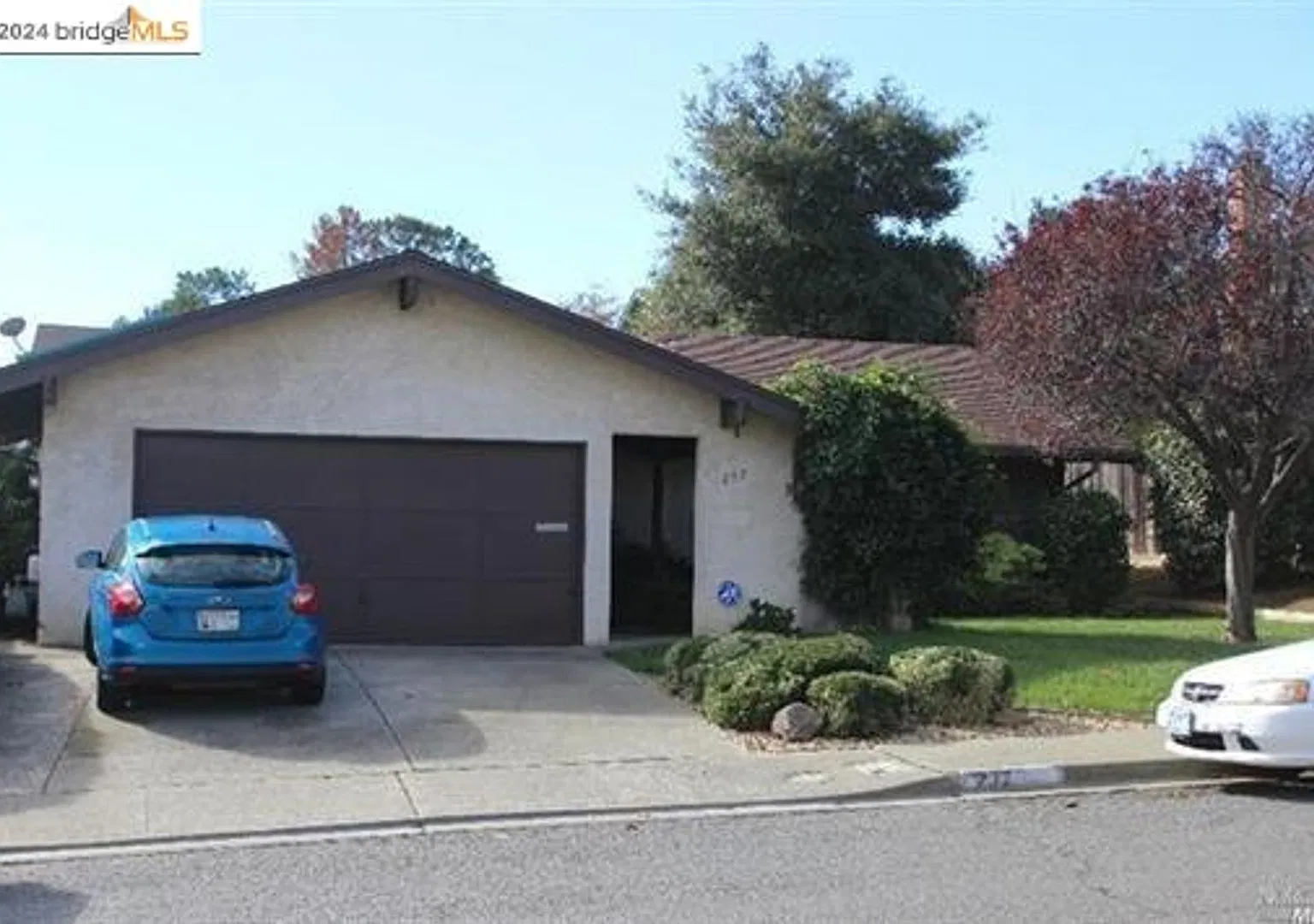 Cute Single Story With Fenced Rear Yard With Patio... — Photo 1