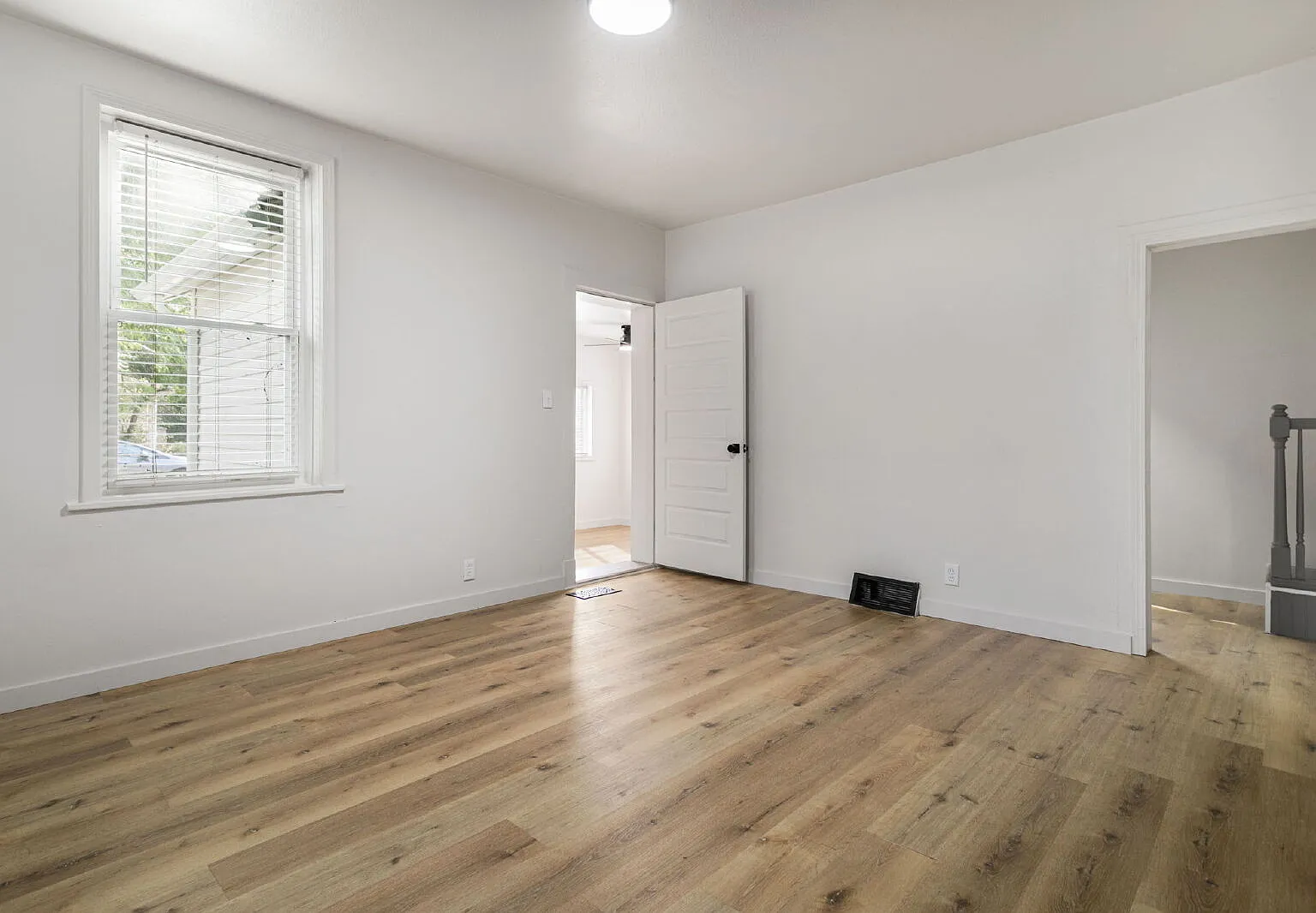 4 bed, 1.5 bath, 1527 sqft, $1,900 — Photo 3