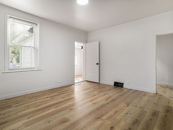 3rd image of 525 S 29th St