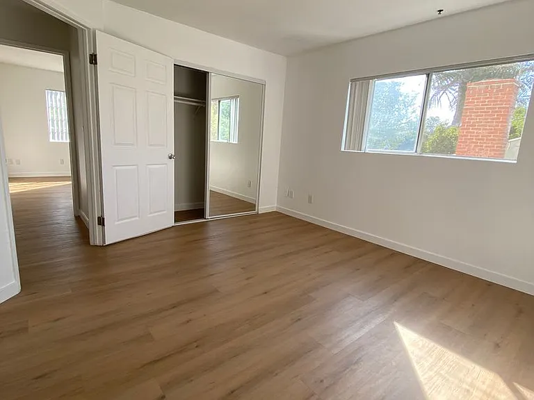 Pico-Wellesley apartments — Photo 10