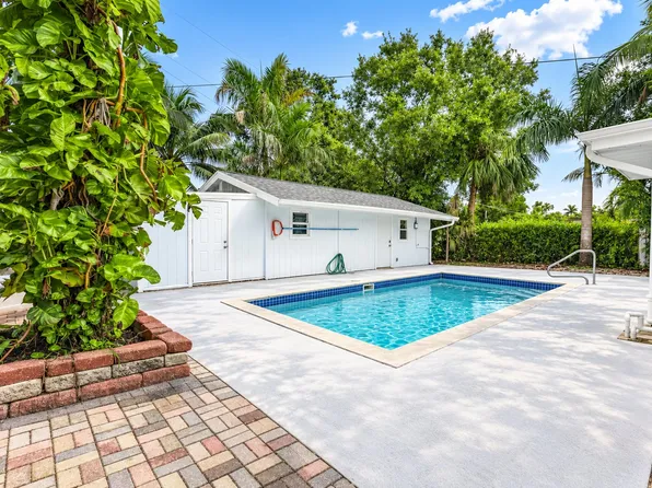 37 Seminole Ct, Fort Myers, FL 33916