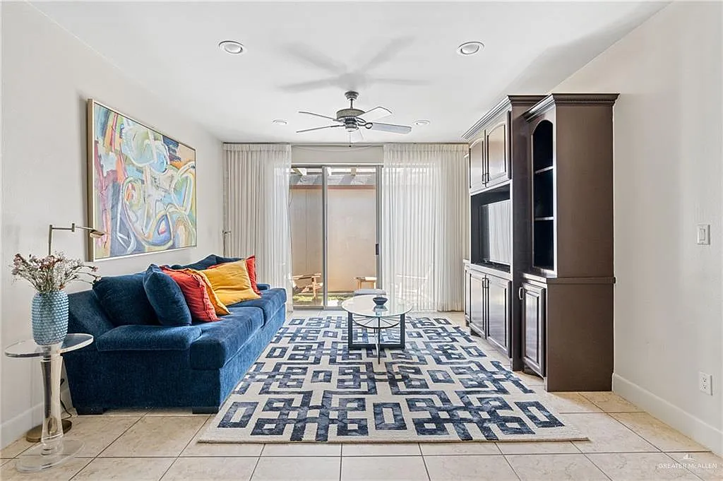 3 bed, 2.0 bath, 1842 sqft, $2,850 — Photo 3