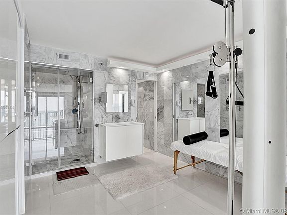 5th image of 2625 Collins Ave APT 1504