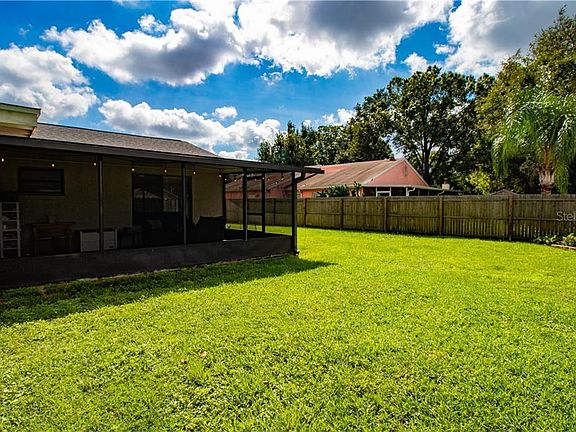 4th image of 2301 E Timberlane Dr
