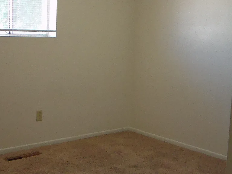 Large 2 Bedroom Rental — Photo 16
